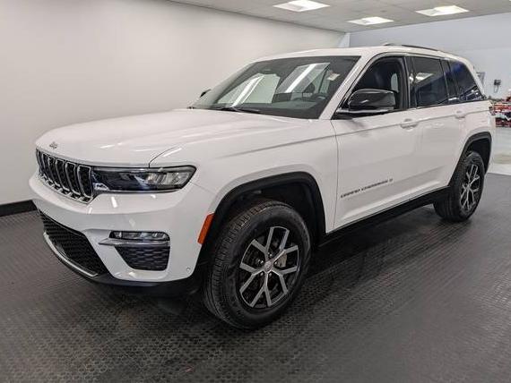 JEEP GRAND CHEROKEE 2025 1C4RJHAG1SC304552 image